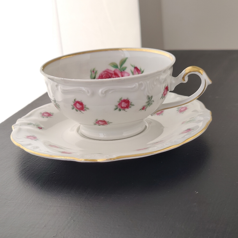 Vintage | Debutante China of Canada | Teacup and Saucer with Gold Trim ๐น๐ฉท - Picture 2 of 15